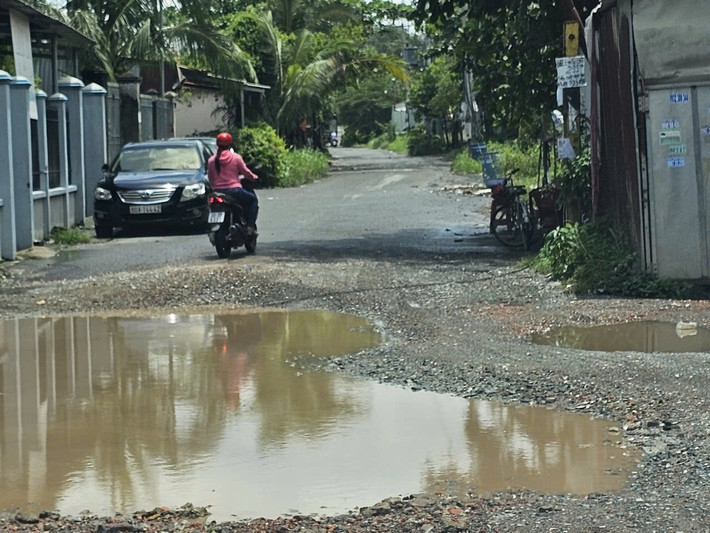 Cuộc sống người dân vô cùng bức bối. Ảnh HĐ