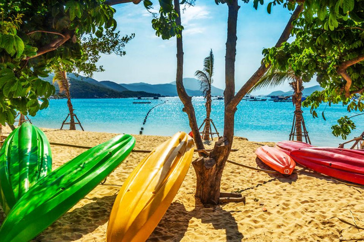 Chi phí thấp: Việt Nam là một trong những điểm đến được nhiều du khách lựa chọn bởi chi phí vô cùng hợp lý. Giá cả sinh hoạt và vé tham quan du lịch ở đây thường rẻ hơn nhiều quốc gia trên thế giới.