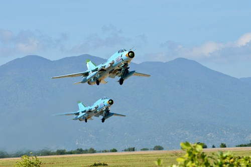 Biên đội Su-22M4 cùng xuất kích bảo vệ Tổ quốc.
