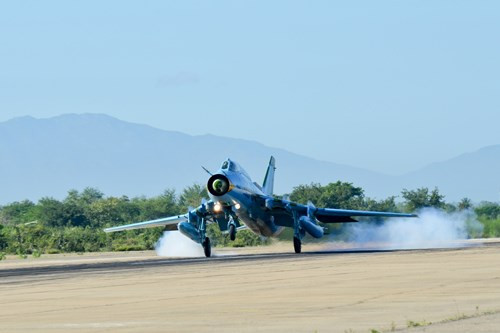 Su-22M4 hạ cánh an toàn sau một chuyến bay nhiệm vụ.