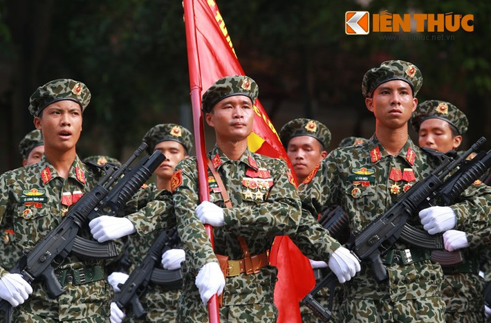 Đặc biệt, nhà máy Z111 còn tích cực tự cải tiến các mẫu súng của nước ngoài. Trong ảnh, súng trường Galil ACE 32 tích hợp súng phóng lựu được Z111 sản xuất theo mẫu M203 của Mỹ.