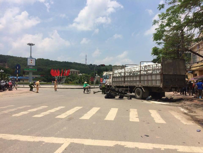 Chiều 7/5, lãnh đạo Công an huyện Thủy Nguyên (Hải Phòng) xác nhận, trên địa bàn vừa xảy ra vụ tai nạn giao thông nghiêm trọng xe tải tông xe máy làm một người tử vong tại chỗ.