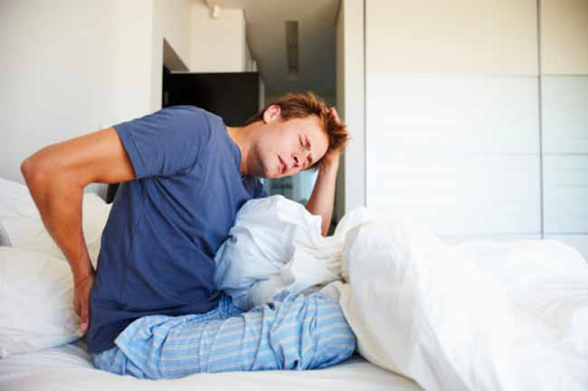 Đau lưng: Có rất nhiều nguyên nhân gây đau lưng như: tai nạn, chấn thương hoặc làm việc quá sức. Ngoài ra, đau lưng có thể là dấu hiệu của béo phì.