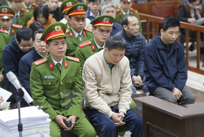 Mặc dù ở cả hai phiên tòa, ông Thanh đều tha thiết HĐXX xin được tại ngoại để…đi thăm vợ con ở Đức. Thế nhưng, đó là điều không thể với người mang trọng tội như Trịnh Xuân Thanh. Tết năm nay, ông Thanh sẽ gặm nhấm nỗi buồn trong trại giam T16. Nguồn ảnh: Vietnamnet
