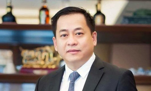 Dù chưa đưa ra xét xử, thế nhưng với lệnh khởi tố, bắt tạm giam 4 tháng, ông Phan Văn Anh Vũ (tức Vũ Nhôm) năm nay sẽ phải ăn Tết trong tù. Ông Vũ Nhôm bị khởi tố về tội “ Cố ý làm lộ bí mật Nhà nước” và “Lợi dụng chức vụ, quyền hạn trong khi thi hành công vụ”. Nguồn ảnh: Tuổi Trẻ