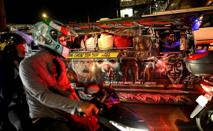 Jeepney được làm từ các xe jeep của quân đội Mỹ để lại từ Thế chiến thứ 2. Tên ''jeepney'' được ghép từ ''jeep'' - xe của quân đội Mỹ và ''jitney'' - nghĩa là xe buýt rẻ tiền. Cũng có ý kiến cho rằng tên jeepney được ghép từ ''jeep'' và ''knee'' - đầu gối vì các hành khách ngồi chạm đầu gối vào nhau.