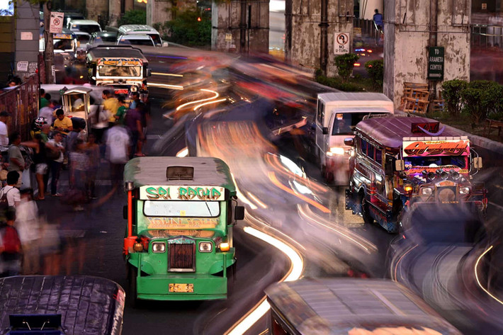 Thay vào đó là những chiếc xe buýt nhỏ có trang bị máy điều hòa không khí, chỗ ngồi riêng rộng rãi. Loại xe mới này sẽ được sản xuất đại trà với công nghệ hiện đại, chứ không còn là xe ''độ'' như jeepney. Tuy nhiên, sự ra đi của jeepney sẽ kéo theo sự biến mất của một nét văn hóa đặc trưng của Philippines trong 70 năm qua.