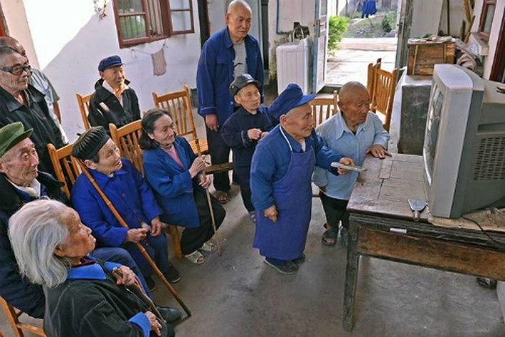 Cuộc sống hiện tại của người dân nơi đây cũng khấm khá hơn.