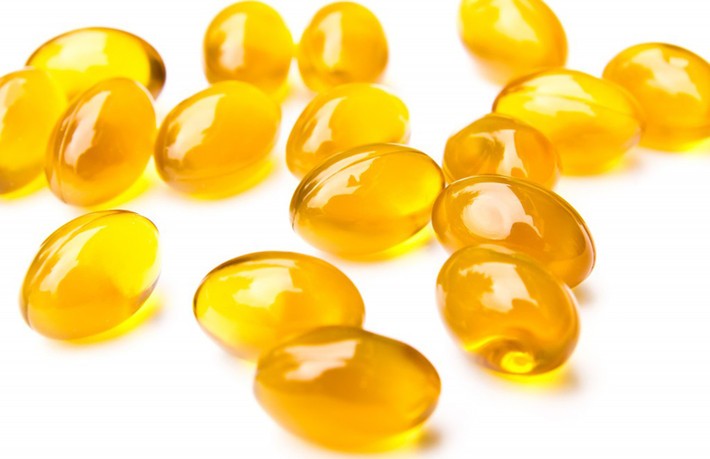 Tăng cường vitamin D. Nghiên cứu được đăng tải trên Tạp chí Dinh dưỡng Mỹ cho biết, bổ sung 1.000 IU vitamin D trong chế độ ăn mỗi ngày giúp giảm nguy cơ ung thư lên tới 77%. Trong số các thực phẩm, vitamin D chứa nhiều trong cá hồi, cá mòi và nấm hương.