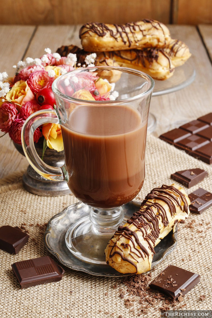 Cà phê Bailey’s. Những cốc cà phê vị rượu kem Bailey sẽ là món đồ uống kích thích vị giác và khứu giác tuyệt vời cho các thành viên trong gia đình vào buổi sáng giá lạnh.