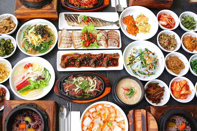 Ăn không đúng bữa Ăn không đúng bữa sẽ khiến lá gan hoạt động một cách bất thường không theo “đồng hồ sinh học” thì nó dễ bị suy yếu. Khi cơ thể quá đói, sẽ tự chuyển hóa bằng năng lượng dự trữ trong cơ thể, sau đó bạn lại cung cấp một lượng thức ăn thừa. Điều này sẽ khiến các cơ quan trong cơ thể làm việc mệt mỏi, kể cả gan.