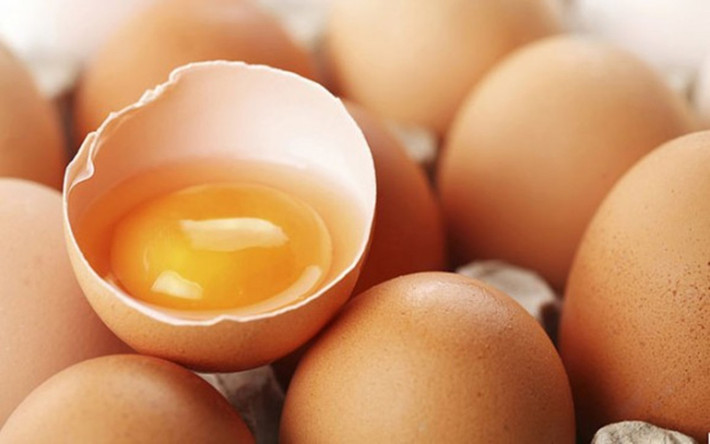 Lòng đỏ trứng: Đây là thực phẩm có hàm lượng cực kỳ cao protein, kẽm, selen và các khoáng chất rất quan trọng khác. Tất cả những chất này đã chứng tỏ lợi ích của lòng đỏ trứng trong việc tăng cường hệ thống miễn dịch và sức khỏe.