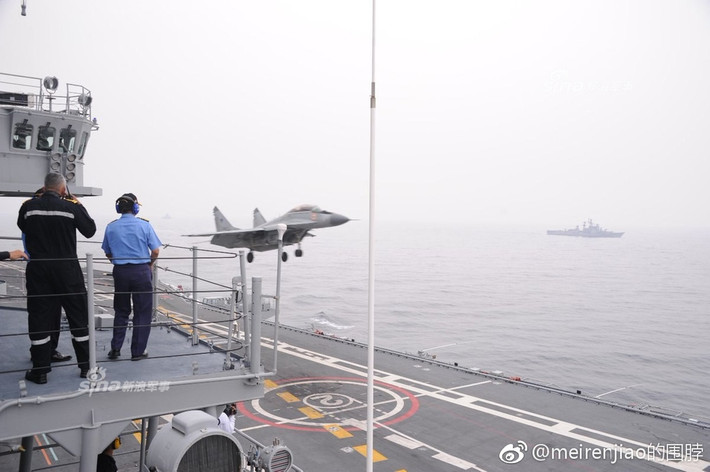 MiG-29K tiếp cận mặt boong INS Vikramaditya. Nguồn ảnh: Sina