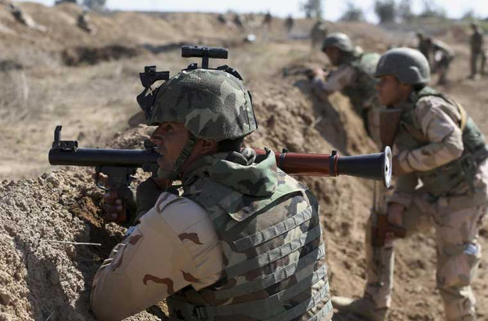Dù được “thầy Mỹ” huấn luyện nhưng đa số vũ khí cá nhân của Quân đội Iraq vẫn là súng RPG-7, AKM/AK47 do Liên Xô sản xuất.