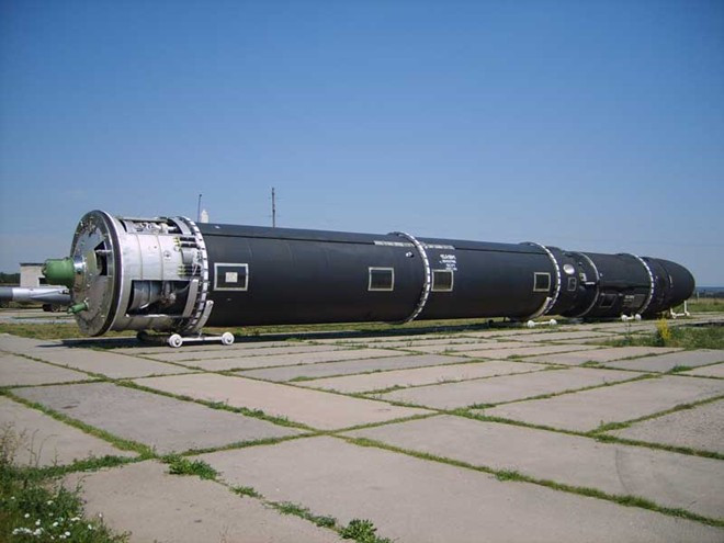 Theo Liên đoàn các nhà khoa học Mỹ (FAS), tên lửa đạn đạo R-36 (SS-9 Scarp) do Phòng thiết kế KB Yuzhnoye, Liên Xô phát triển. Thiết kế sơ bộ hoàn thành trong tháng 4/1962, thử nghiệm trong giai đoạn 1963-1966. Quân đội Liên Xô triển khai vũ khí này từ năm 1967.