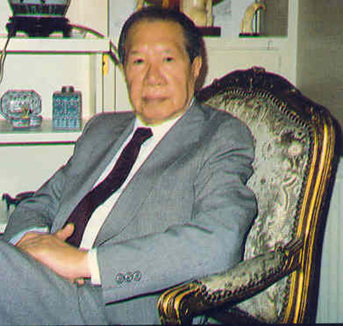 Bảo Đại và bà Monique sống không hôn thú trong nhiều năm. Mãi năm 1982, ông đi Mỹ thăm bà con, bà Monique yêu cầu phải đăng ký kết hôn.