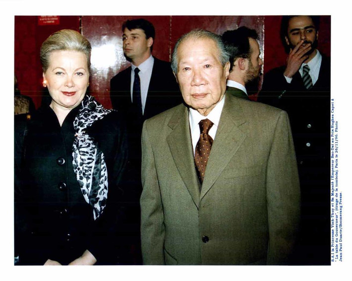 Riêng Monique Baudot, bà luôn nhận mình là Princesse (Công chúa), cũng có khi tự tôn xưng là Impératrice (Hoàng hậu) trong những lúc đi dự đại tiệc chốn danh gia.
