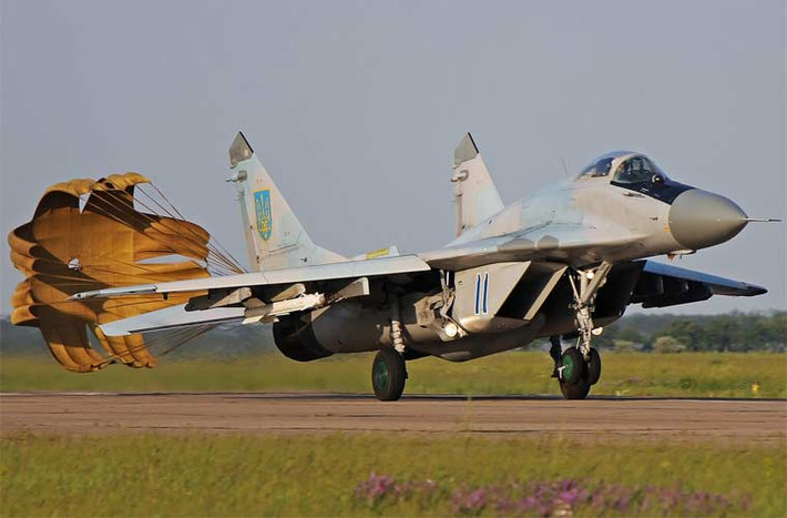 Tiêm kích đánh chặn MiG-29 của Không quân Ukraine hạ cánh sau chuyến bay tuần tra không phận.