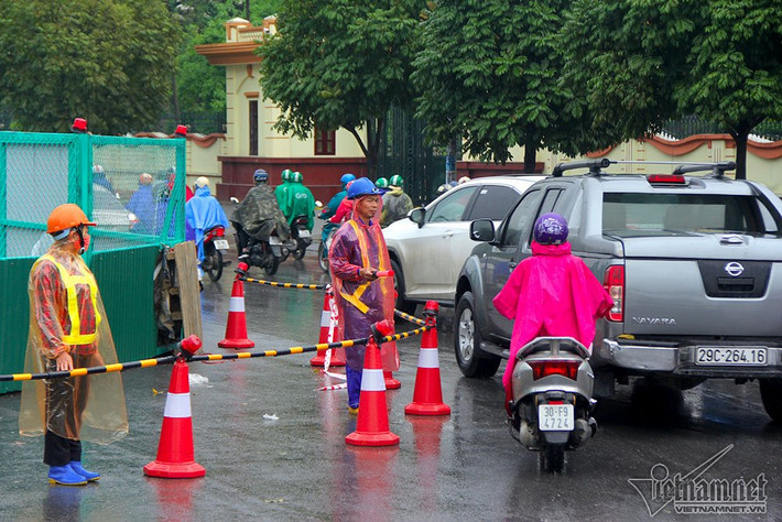 Trong thời gian thi công, việc mặt đường bị thu hẹp sẽ khiến đường Trường Chinh gặp nhiều khó khăn về giao thông.