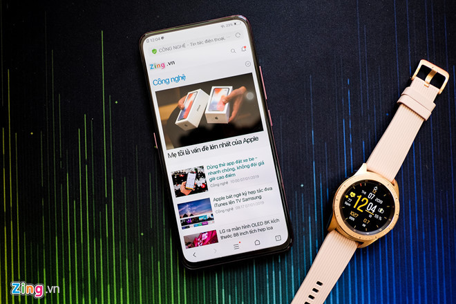 Vivo NEX 2 là một trong số ít smartphone hiện nay được trang bị RAM 10 GB cùng chip Snapdragon 845 và bộ nhớ trong 128 GB. Máy chạy Android 9.0 và viên pin dung lượng 3.500 mAh.