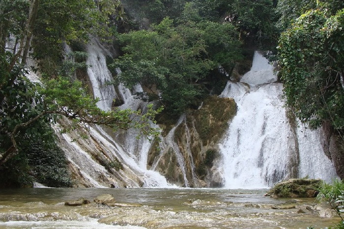 Đầu triều Nguyễn (thế kỷ XIX), tên gọi các đơn vị hành chính xứ Tuyên Quang cơ bản vẫn giữ như thời Lê. Năm 1831, vua Minh Mạng tiến hành cải cách hành chính trong cả nước, Tuyên Quang trở thành một tỉnh. Đến năm Minh Mạng thứ 16 (1833), phủ Yên Bình chia thành 2 phủ là Yên Bình và Yên Ninh, các châu huyện từ thời Lê cũng có nhiều thay đổi.