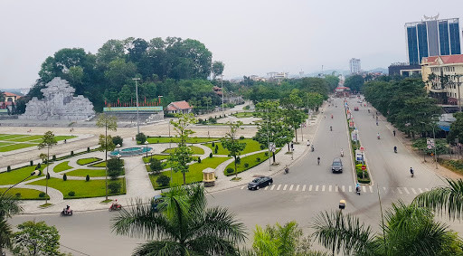 Theo Lê Quý Đôn, đến cuối thời Trần, Tuyên Quang có cấp là "Trấn": Trấn Tuyên Quang, triều đình đặt chức Phiêu kỵ Đại tướng quân để thống lĩnh.