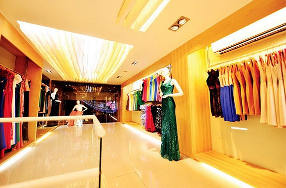Ngoài ra, Mỹ Tâm còn sở hữu hẳn một thương hiệu thời trang riêng, chuyên cung cấp trang phục biểu diễn cho cô mỗi lần xuất hiện trên sân khấu.