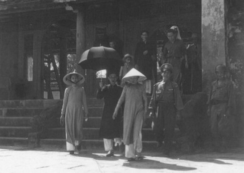 Quãng thời gian ở Buôn Mê Thuột (1949-1953) là những tháng ngày bà Mộng Điệp và cựu hoàng Bảo Đại sống hạnh phúc nhất. Nhờ tài tổ chức đời sống, tháo vát, biết lái xe hơi, cưỡi voi, đi săn nên bà rất hợp với ông vua thích săn bắn.