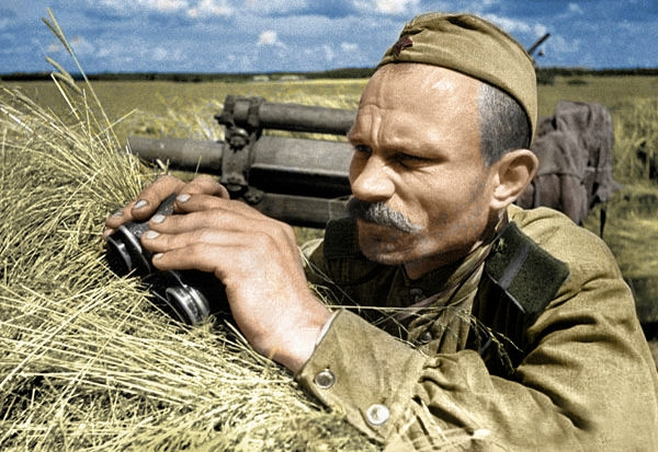Một người lính giá trên mặt trận phòng thủ Stalingrad. Nguồn ảnh: English-Russia