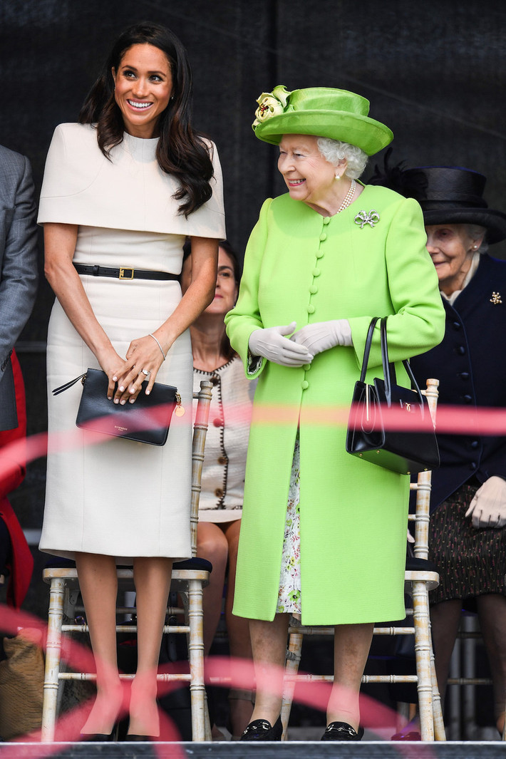 Meghan được đặc quyền hiếm có, khi đi tàu hoàng gia sang trọng cùng nữ hoàng .