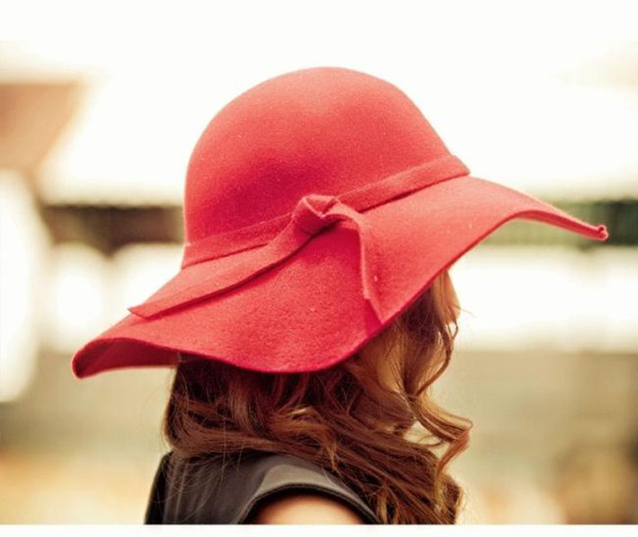 Bên cạnh đó, cần trang bị mũ rộng vành mỗi khi ra ngoài. Việc bảo vệ các vị trí thường xuyên tiếp xúc với ánh mặt trời sẽ giảm thiểu nguy cơ mắc u da ác tính.