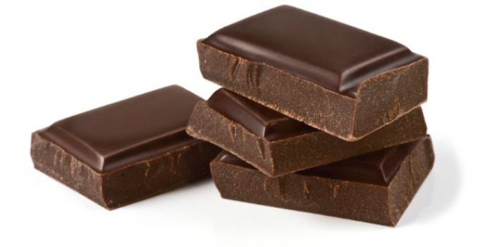 Ăn sôcôla đen nguyên chất giúp bổ sung chất flavonoid cacao và các axit thường thiếu trong cơ thể. Tốt nhất là không ăn các thanh sôcôla sữa với nho khô và các loại hạt bên trong.