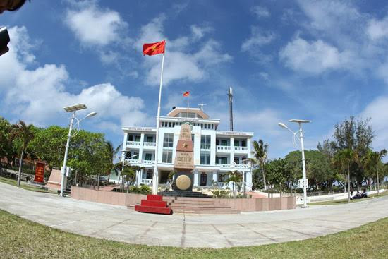 Nắng ở Trường Sa vốn khắc nghiệt nhưng dường như bớt gay gắt khi mùa xuân về.