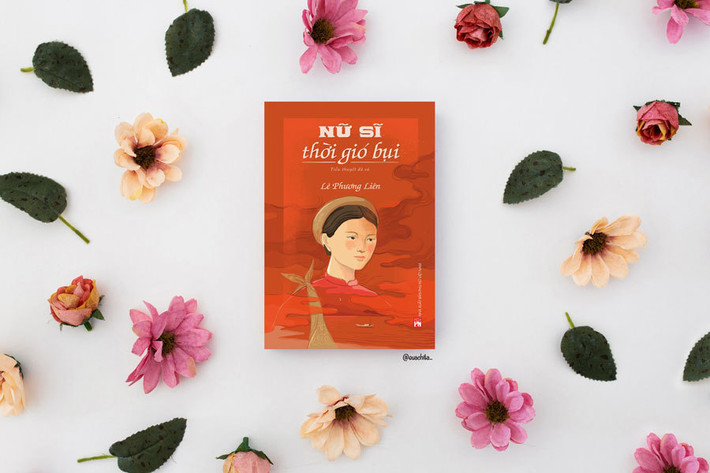 Cuộc sống vất vả và gánh nặng trên vai với mẹ già, chị dâu mù lòa, đàn cháu bé dại, nên ai hỏi cưới nữ sĩ Đoàn Thị Điểm đều từ chối. Mãi đến năm 37 tuổi cảm phục tài trí của Nguyễn Kiều, một tiến sĩ nổi tiếng thời đấy bà mới nhận lời. Sau này, Nguyễn Kiều có thơ: “Nhân duyên gặp gỡ nhất trần gian/Cả cuộc đời ta được phúc ban/Ai bảo khát khao tiên nữ nữa/Nàng tiên đã xuống cõi nhân hoàn”.