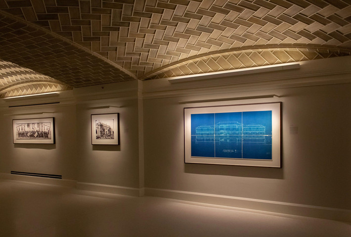 Trong tầng hầm, bên cạnh Carnegie Gallery với hầm triển lãm ốp gạch Guastavino tân trang là khu vực Apple Boardroom, một không gian riêng tư cho các cuộc họp của những nhà sáng tạo và đối tác của Apple.