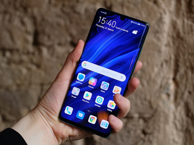 Thiết bị có màn hình 6,47 inch, Full HD, phần khuyết đỉnh hình chữ U chứa camera selfie 32 MP. Máy dùng chip Kirin 980, RAM 8 GB và bộ nhớ trong 256 GB. Bên cạnh đó, model này còn sở hữu viên pin dung lượng 4.200 mAh cùng với khả năng sạc siêu nhanh SuperCharge 40 W.