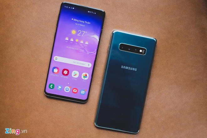 Galaxy S10 đã ngưng bán chính hãng sau gần một năm lên kệ. Vì thế, nếu muốn mua thiết bị, người dùng có thể chọn hàng xách tay (10,4 triệu đồng) hoặc sản phẩm cũ (8,8 triệu đồng). Galaxy S10 là smartphone thuộc phân khúc cao cấp được Samsung giới thiệu tại thị trường Việt Nam vào cuối tháng 2. Thời gian đầu bán ra, smartphone cao cấp có giá 21 triệu đồng.