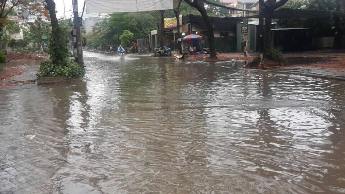 Ngõ 78 - Duy Tân mênh mông nước.