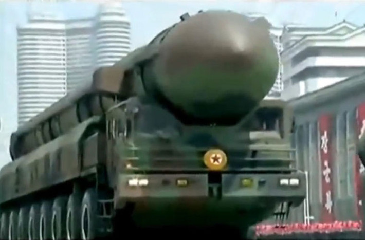 Tên lửa đạn đạo nhìn “khổng lồ” như mẫu RS-24 Yars của Nga. Nguồn ảnh: KCTV