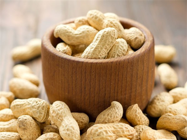 Đậu phộng: có khoảng 9 gam protein trong 1/4 chén đậu phộng. Đậu phộng giúp bạn giảm mỡ bụng và cải thiện tâm trạng , vì nó có chứa folate.