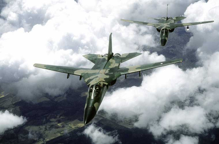 Đầu năm 1968, Mỹ bắt đầu đưa máy bay F-111 vào thử nghiệm tại chiến trường Việt Nam. Thời điểm đó, đây là mẫu máy bay chiến đấu hiện đại nhất của công nghiệp quốc phòng Mỹ, có giá đặt hơn cả siêu pháo đài bay B-52. F-111 khi đó sở hữu những tính năng ít loại máy bay nào có trên thế giới. Ví dụ như khả năng bay bám địa hình ở độ cao cực thấp (khoảng 70m) nhờ radar địa hình, điều khiển tự động.