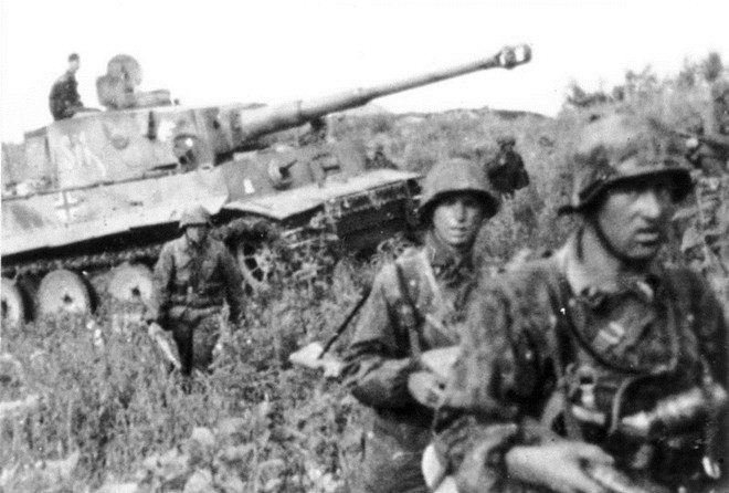 Để thực hiện chiến dịch táo bạo, Hitler tung ra chiến trường gần 3.000 xe tăng và pháo tự hành hạng nặng cũng như hạng trung cùng 10.000 khẩu súng. Để đảm bảo thắng lợi, Đức đưa vào chiến trường khoảng 800 chiếc Tiger, loại tăng chủ lực lừng danh. Sau 2 lần hoãn cách nhau khoảng một tháng, chiến dịch bắt đầu ngày 5/7.