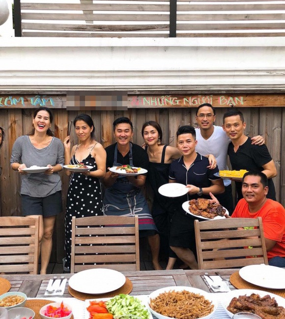 Đã là "Gái hai con" nhưng Tăng Thanh Hà vẫn được coi là một trong những "tượng đài nhan sắc" của Vbiz. Không chỉ sở hữu gương mặt xinh đẹp mà thần thái sang chảnh khó ai bì kịp của "Ngọc nữ màn ảnh Việt" cũng được fan khen ngợi hết lời.