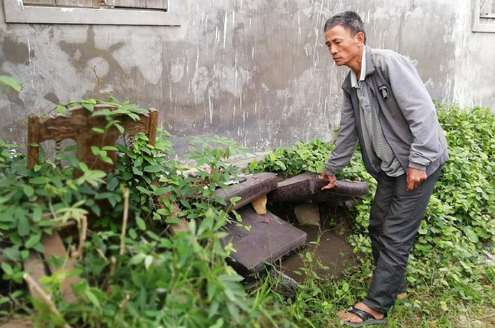 "Bàn ghế, đồ trong nhà bị họ đập phá hỏng, vứt ra vườn".