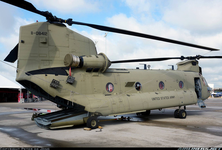 CH-47 là loại trực thăng vận tải hạng nặng được thiết kế cho nhu cầu không vận binh sĩ, vũ khí hạng nặng, hàng hóa hậu cần cho chiến trường. Hiện phiên bản hiện đại nhất là mẫu CH-47F ra mắt năm 2001, bay lần đầu năm 2006, nâng cấp đáng kể về hệ thống động cơ và hệ thống điện tử hàng không.