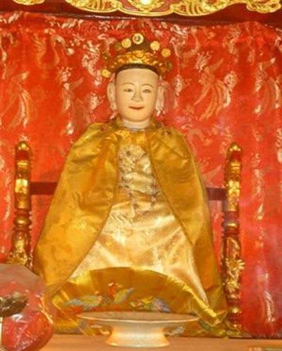 Theo chính sử, Lý Chiêu Hoàng mất vào đầu năm Mậu Dần (1278) tại quê hương Cổ Pháp (nay thuộc Từ Sơn, Bắc Ninh), thọ 60 tuổi, lăng mộ đặt ở bên rừng Báng thuộc đất Đình Bảng, dân gian gọi đó là lăng Cửa Mả.