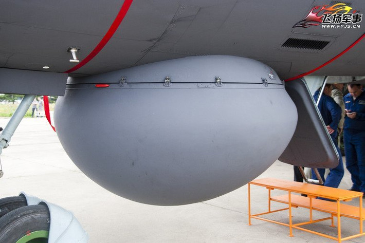 Hệ thống sonar tích hợp dưới thân máy bay Il-38N.