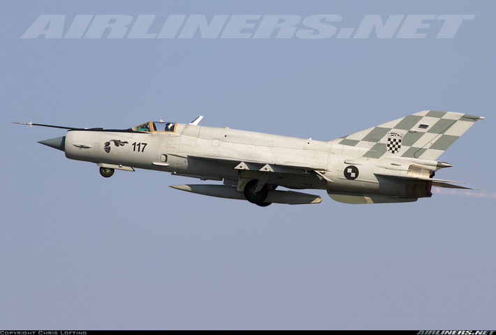 Công tác điều tra bắt đầu sau một loạt các trục trặc xảy ra trên các tiêm kích MiG-21. Lực lượng Không quân Croatia đã nhận những máy bay này trong khuôn khổ Hiệp định về sửa chữa và mua các máy bay MiG-21 tổng trị giá 133 triệu USD, được ký kết hồi tháng 7/2013 với công ty "Ukrspetsexport". Ảnh: Airlines.net