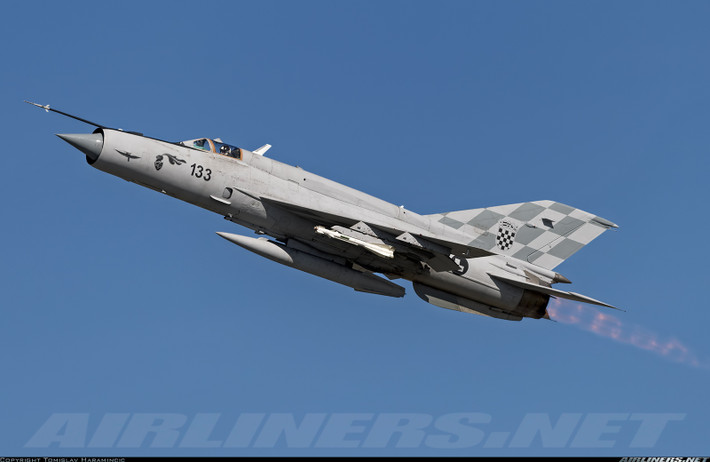 Hiện nay Không quân Croatia đang có trong biên chế khoảng 12 chiếc MiG-21bis-D và MiG-21UMD. Đây cũng là mẫu máy bay chiến đấu chủ lực hiện đại nhất của quốc gia này. Ảnh: Airlines.net