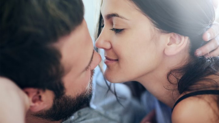Hoạt động tình dục Bất kỳ hoạt động nào khiến tim đập nhanh hơn đều được coi là tập thể dục và thông thường tim sẽ đập nhanh hơn khi quan hệ. Tim càng đập nhanh thì càng đốt cháy nhiều calo. Ảnh Internet.